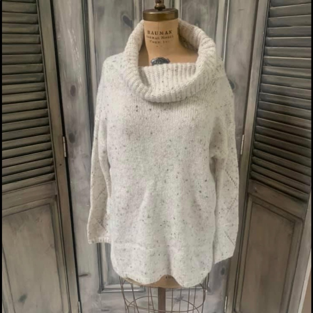 Jessica Simpson Cream Colored Knit Sweater with Neutral Tone Flecks. Size Large.